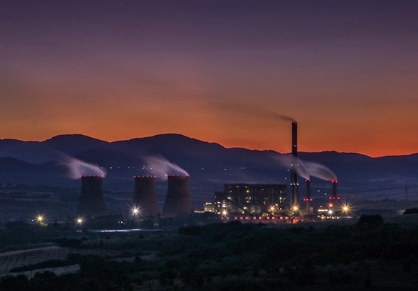 Como faço para selecionar o tipo certo de solução de monitoramento de energia para o meu ambiente?